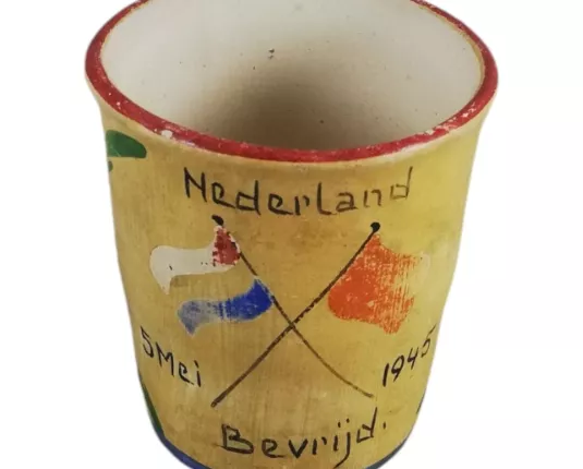 Herinneringsbeker 'Nederland bevrijd 5 Mei 1945'