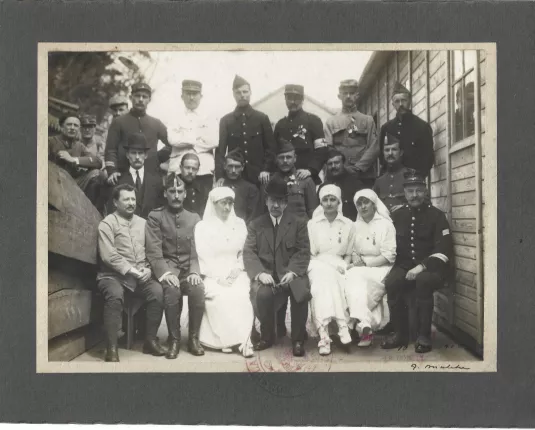 Groepsfoto Belgische soldaten & verpleegsters - 1918